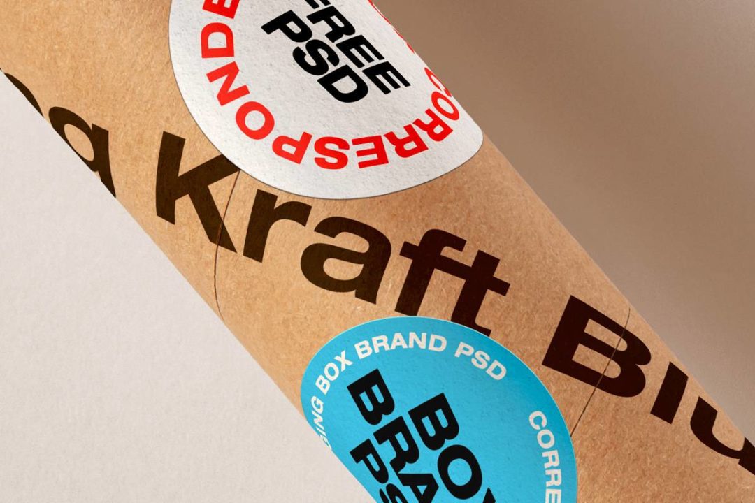 时尚手持牛皮纸纸管设计展示效果图PS智能贴图样机模板 Hand Holding Kraft Tube Psd Mockup_img_3