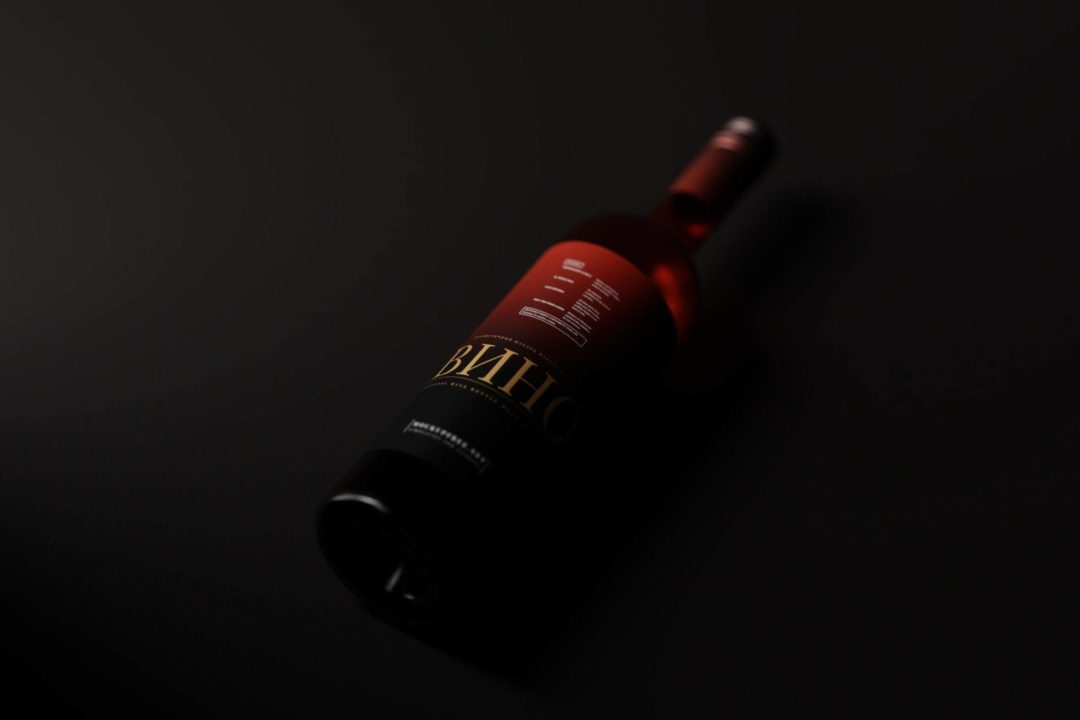 逼真半透明葡萄红酒玻璃瓶贴纸设计展示效果图PSD样机模板 Red Glass Wine Bottle Mockups with Dark Color Theme_img_3