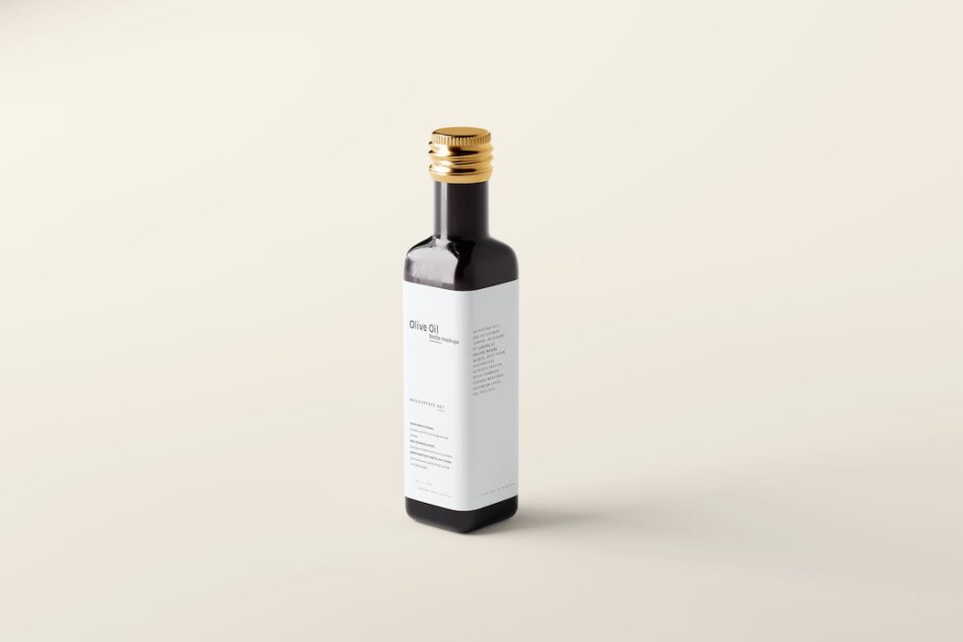 7款逼真黑色橄榄油酱油玻璃瓶设计展示贴图PSD样机模板 Black Glass Olive Oil Bottle Mockups_img_3