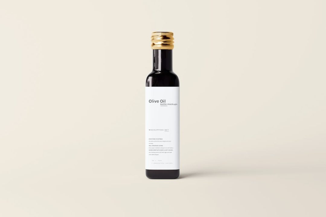 7款逼真黑色橄榄油酱油玻璃瓶设计展示贴图PSD样机模板 Black Glass Olive Oil Bottle Mockups_img_3