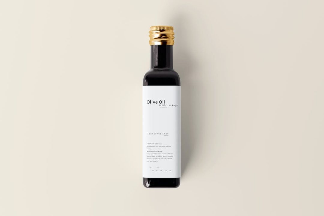 7款逼真黑色橄榄油酱油玻璃瓶设计展示贴图PSD样机模板 Black Glass Olive Oil Bottle Mockups_img_3