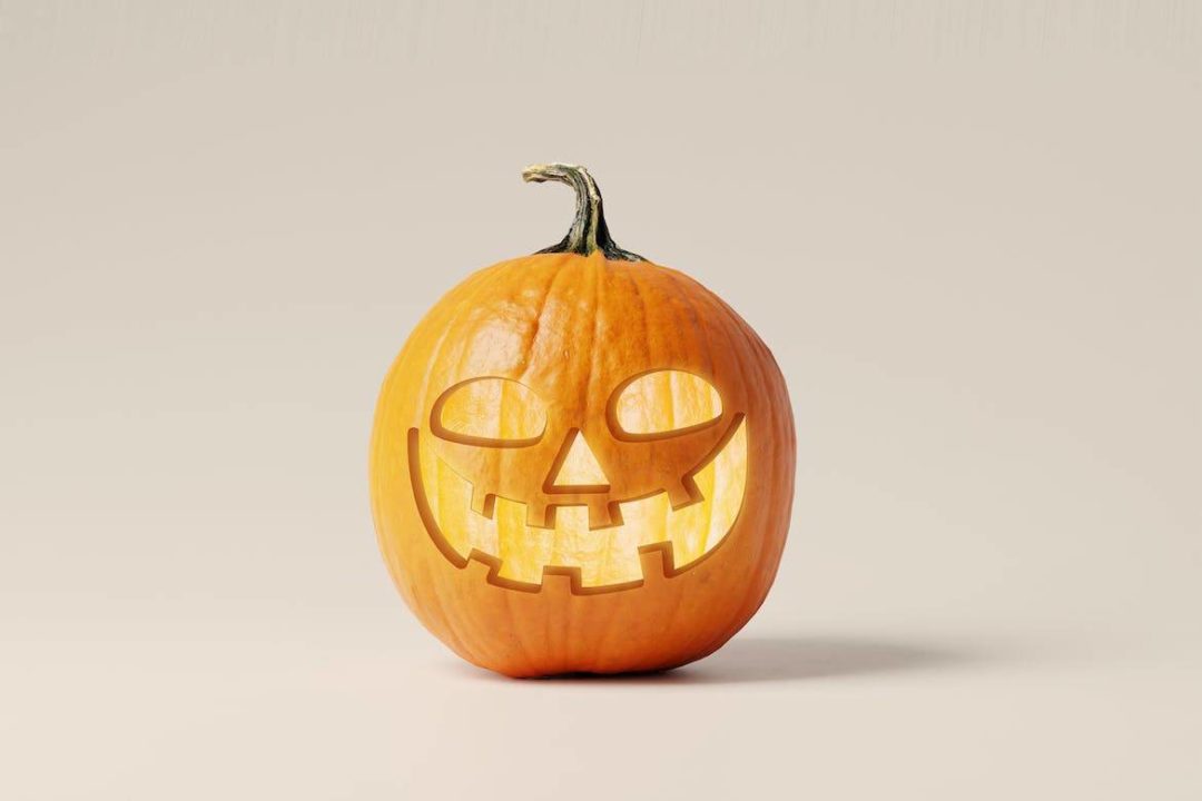 8款时尚万圣节南瓜灯雕刻图案设计展示效果图PSD样机模板 Halloween Pumpkin Jack-O-lantern Mockups_img_3