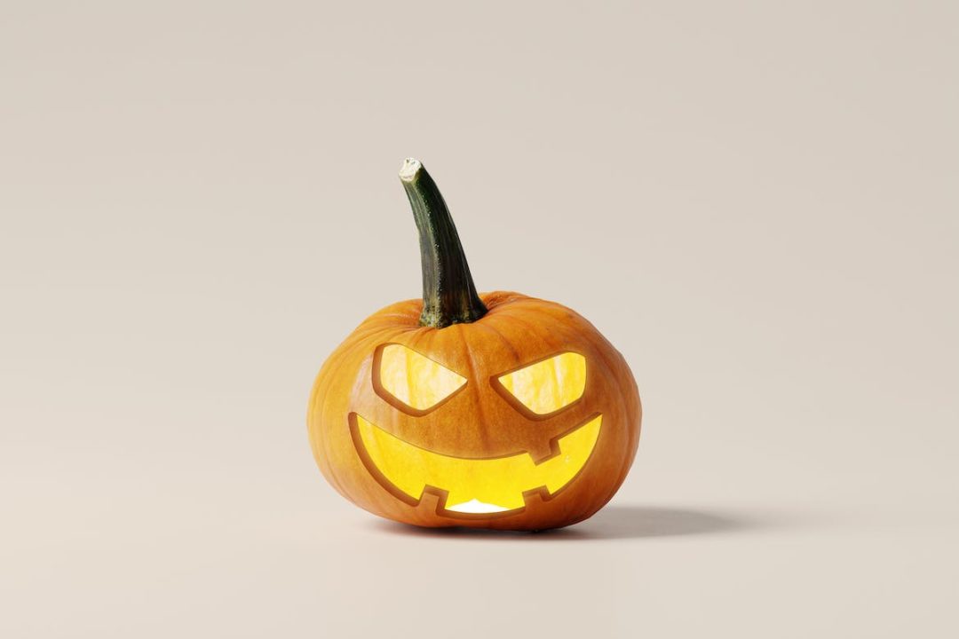 8款时尚万圣节南瓜灯雕刻图案设计展示效果图PSD样机模板 Halloween Pumpkin Jack-O-lantern Mockups_img_3