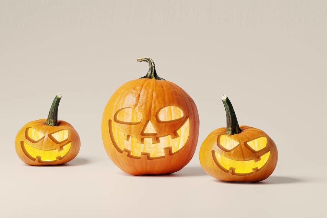 8款时尚万圣节南瓜灯雕刻图案设计展示效果图PSD样机模板 Halloween Pumpkin Jack-O-lantern Mockups_img_3