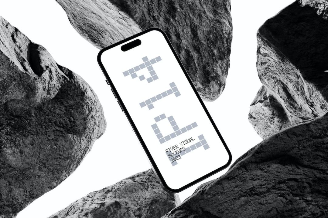6款小行星岩石空间背景装饰苹果iPhone 14 Pro手机屏幕演示贴图PSD样机模板 Asteroid Rock Mockup_img_1
