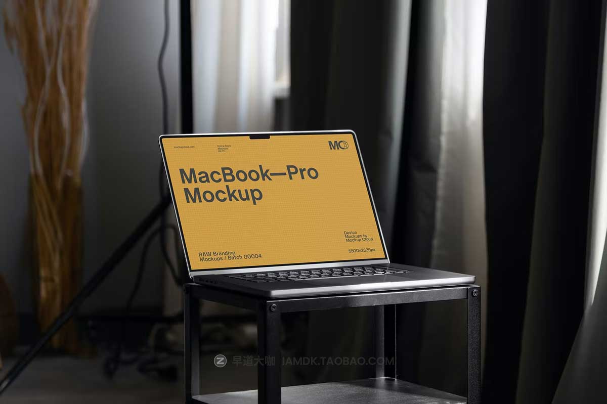 高级质感工业风苹果电脑笔记本MacBook Pro屏幕演示样机PSD模板设计素材 MacBook Pro Mockups / RAW Series_img_2