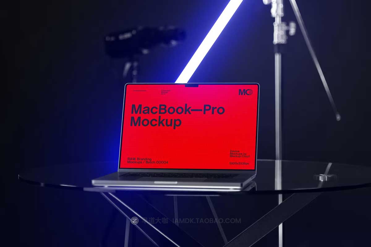 高级质感工业风苹果电脑笔记本MacBook Pro屏幕演示样机PSD模板设计素材 MacBook Pro Mockups / RAW Series_img_2