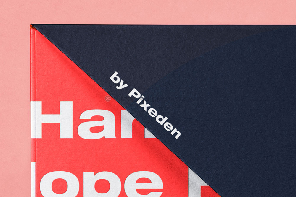 时尚逼真品牌vi设计logo贴图手持信封展示样机模板 Hand Holding Large Psd Envelope Mockup_img_2