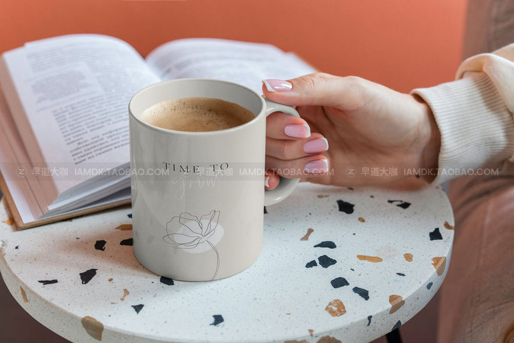 手握杯子马克杯水杯咖啡杯Logo印花图案设计贴图场景展示效果Ps样机 Mug MockUp Lifestyle Set Vol2_img_2