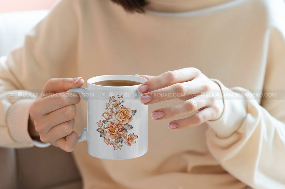 手握杯子马克杯水杯咖啡杯Logo印花图案设计贴图场景展示效果Ps样机 Mug MockUp Lifestyle Set Vol2_img_2