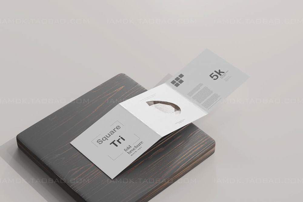 逼真方形三折页小册子设计Ps贴图样机模板 Square Tri Fold Brochure Mockup_img_2