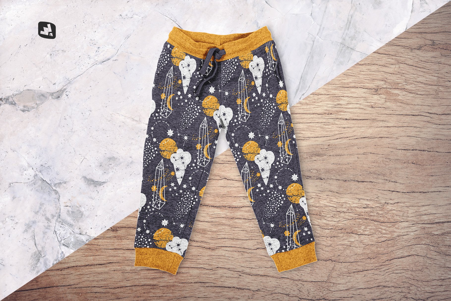 顶视图婴儿运动裤印花图案设计展示贴图样机 Top View Infant Track Pants Mockup_img_2