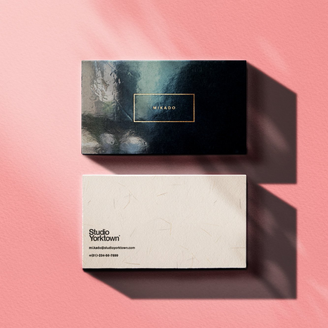 潮流炫彩压印效果商务名片卡片设计贴图样机模板 Studio Yorktown - Mikado Business Card Mockup Template_img_2