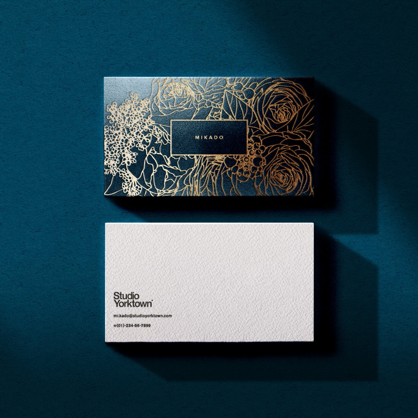 潮流炫彩压印效果商务名片卡片设计贴图样机模板 Studio Yorktown - Mikado Business Card Mockup Template_img_2