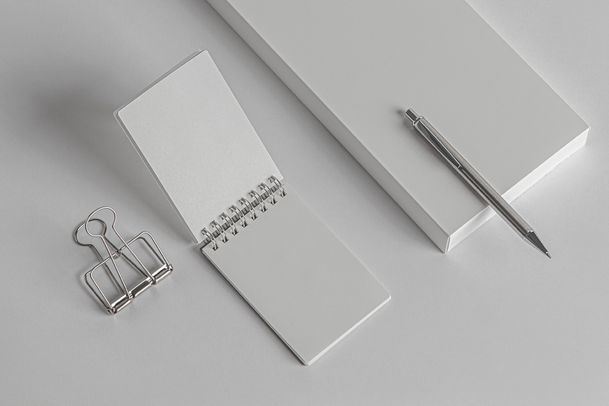 简约铁环笔记本包装盒设计展示样机模板 Desk Psd Ringed Notepad Mockup_img_2