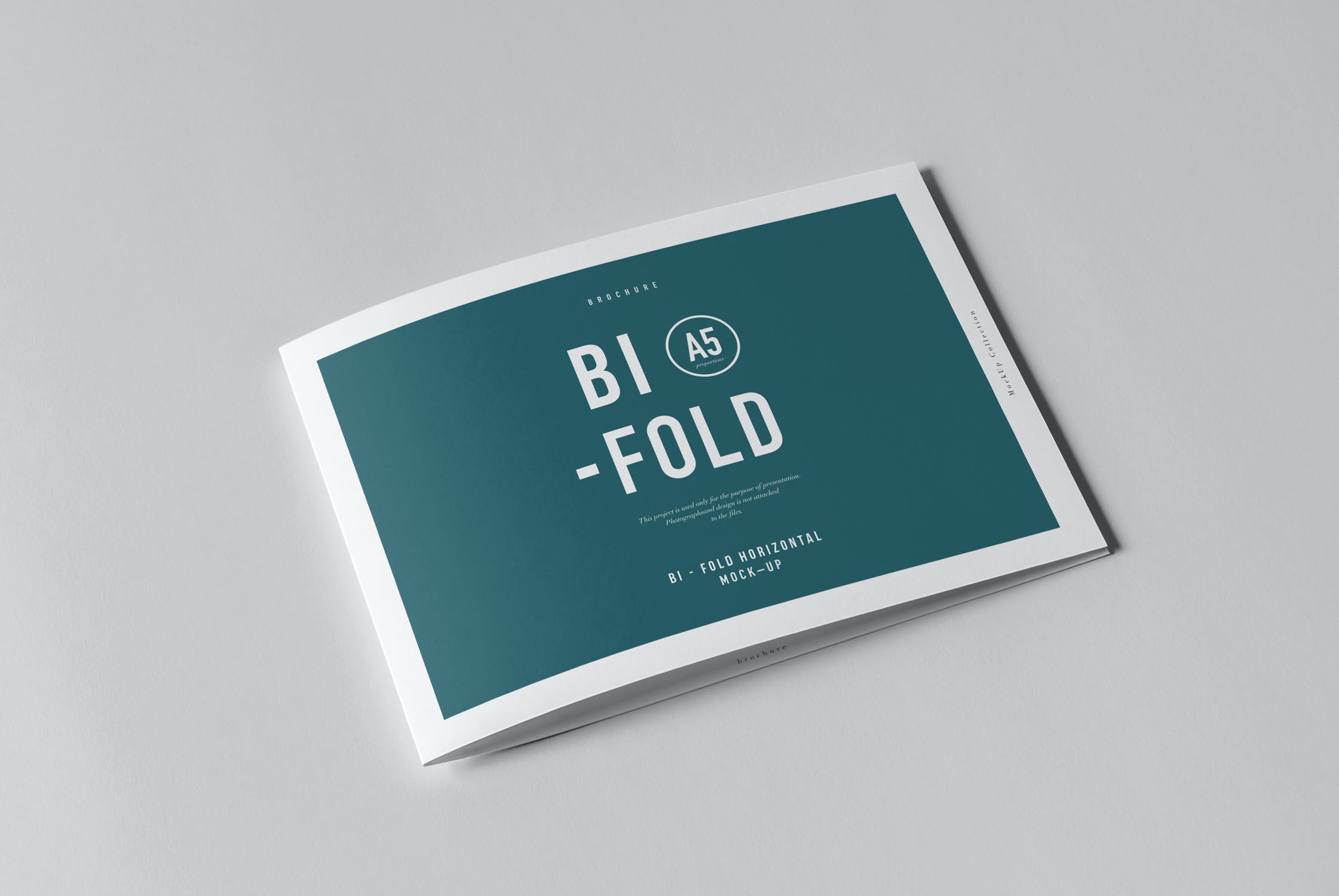 横向A5两折页小册子设计展示样机 Bi-Fold A5 Horizontal Brochure Mockup_img_2