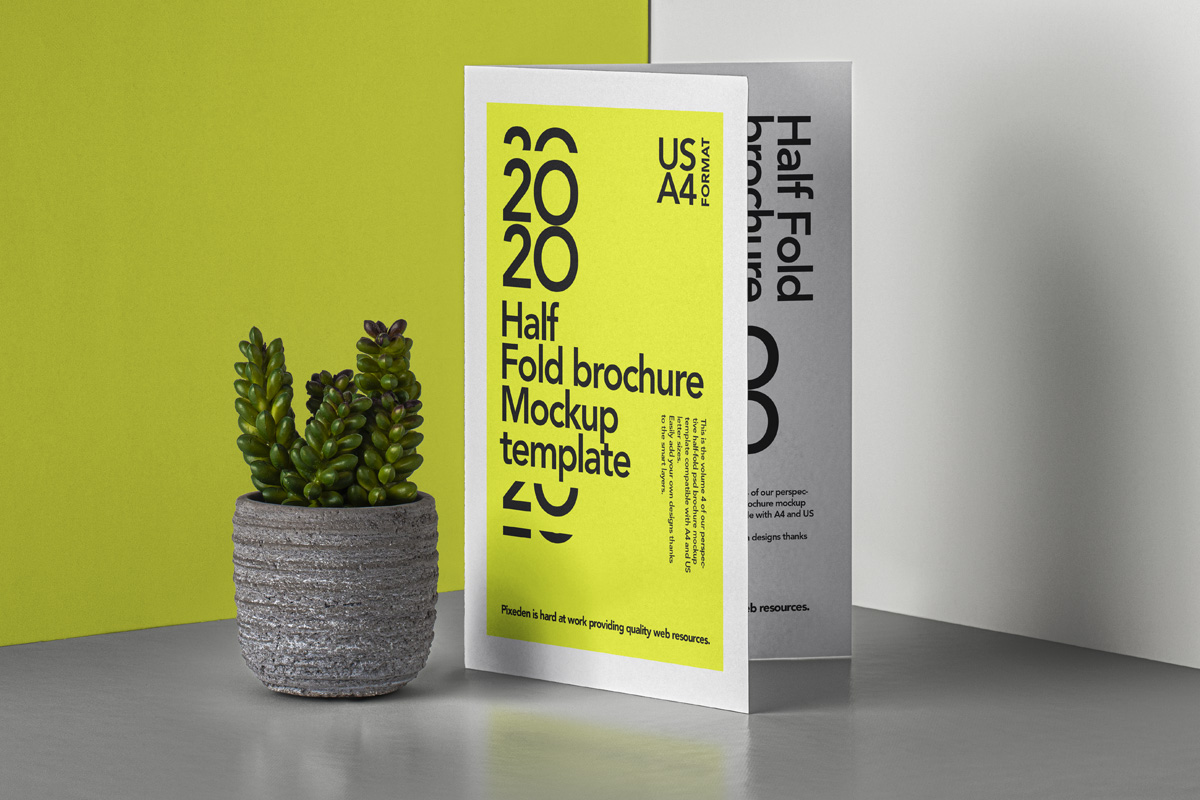 时尚立式两折页设计展示PSD样机模板 Classic Psd Half Fold Brochure Mockup_img_2