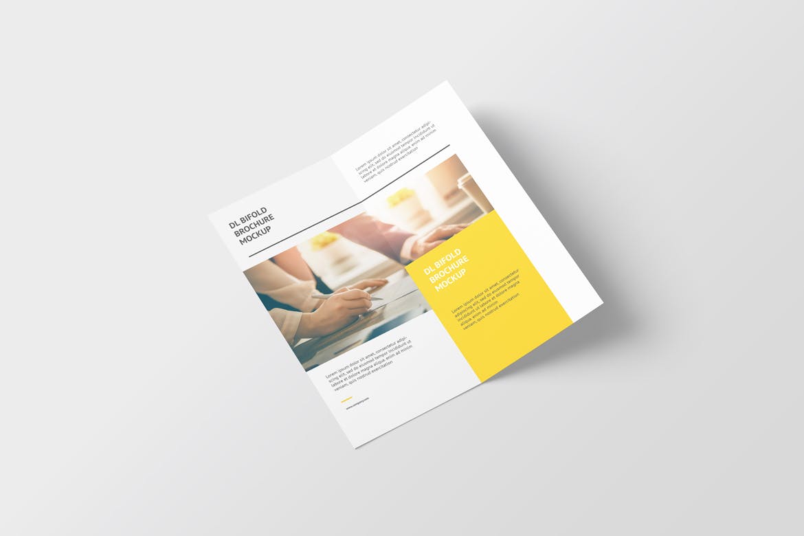 8款两折页小册子设计样机模板 DL Bi-fold Brochure Mockup_img_2