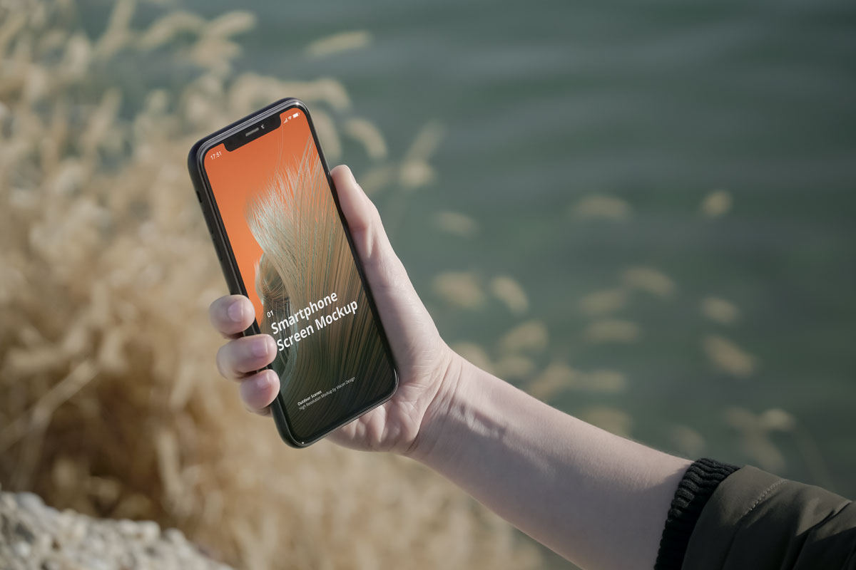 户外手持iPhone 11手机UI设计展示图样机模板 Phone Mockup Outdoor Scenes_img_2