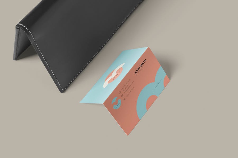 两个折叠商务名片设计展示图样机模板 Two Fold Business Card Mockups_img_2