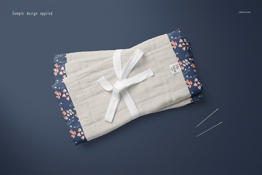 精致的厨房粗麻布抹布手帕样机PSD模板 Burp Cloth Mockup Set_img_2